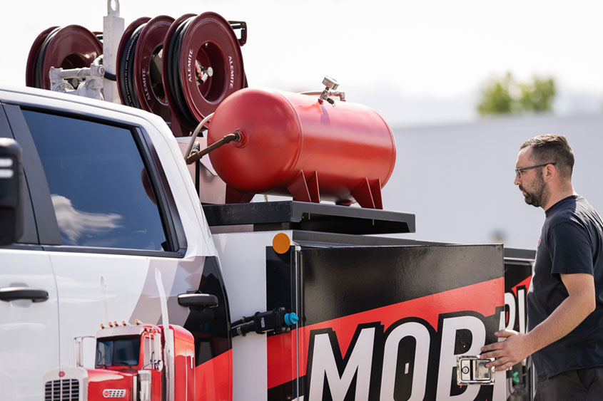 mobile truck repair vehicle
