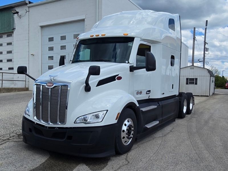 2027 Peterbilt 579
