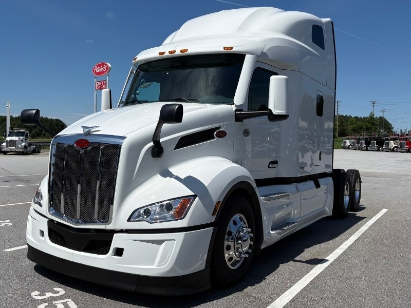 2027 Peterbilt 579
