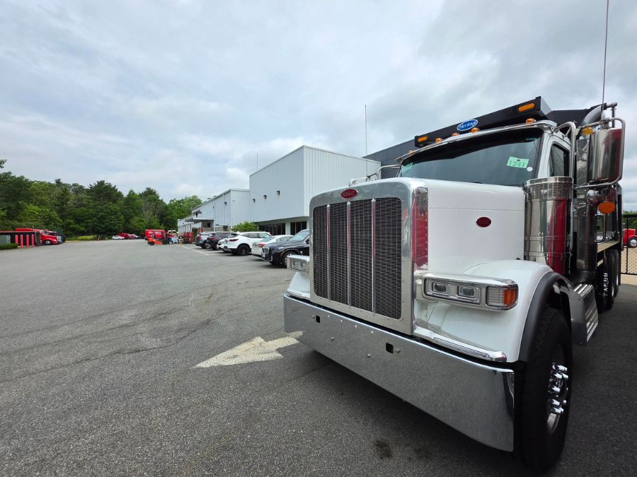 2027 Peterbilt 589