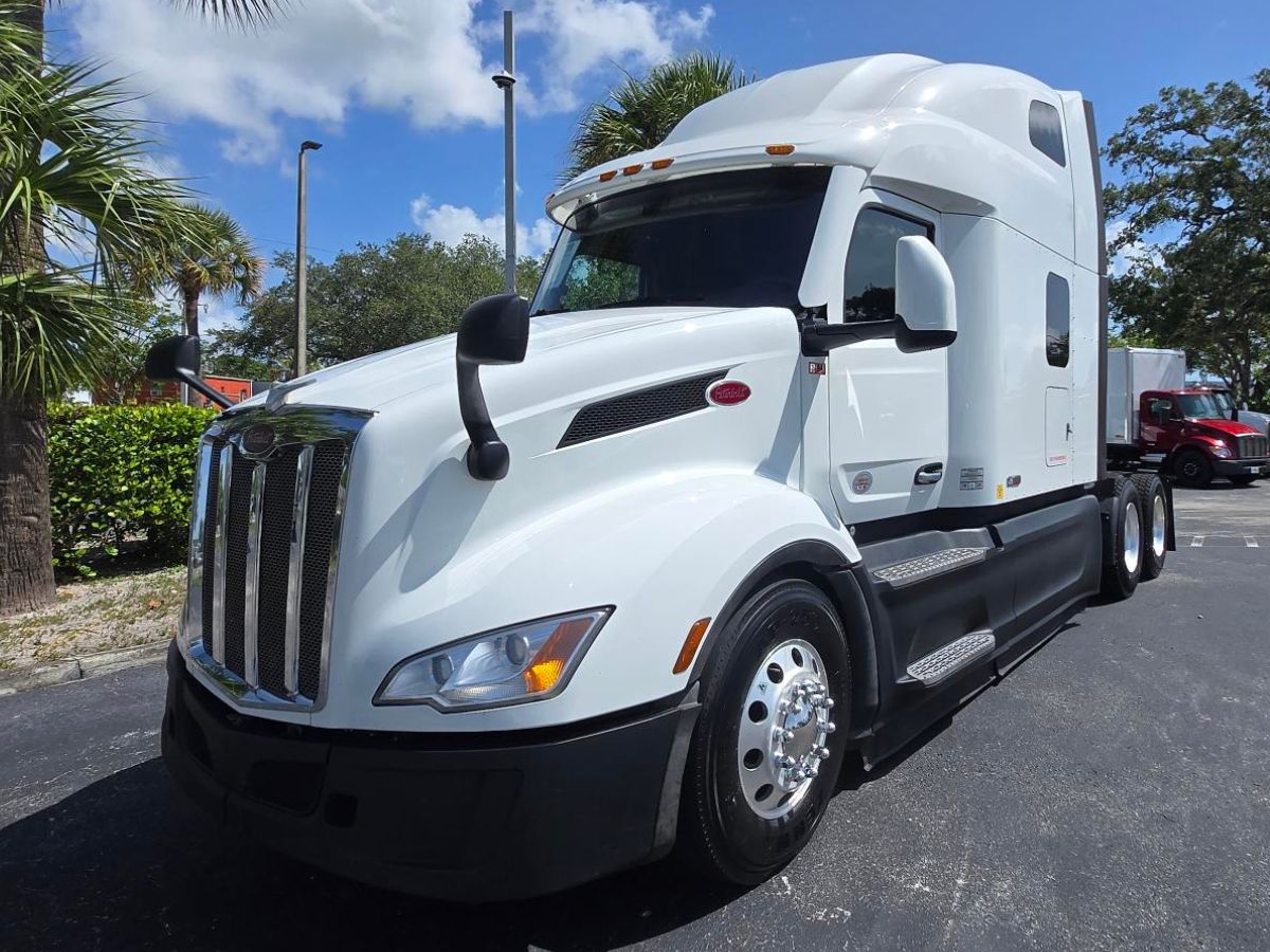 2022 Peterbilt 579