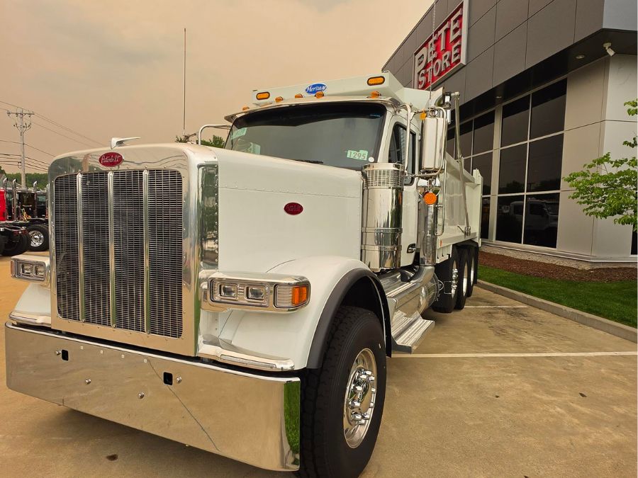 2027 Peterbilt 589