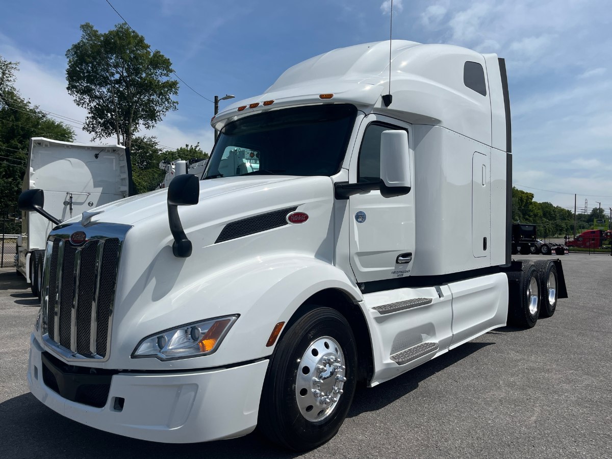 2023 Peterbilt 579