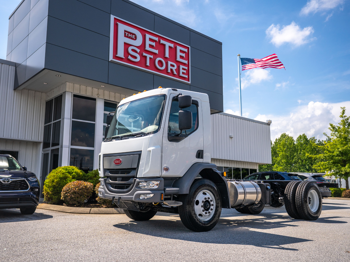2025 Peterbilt 220