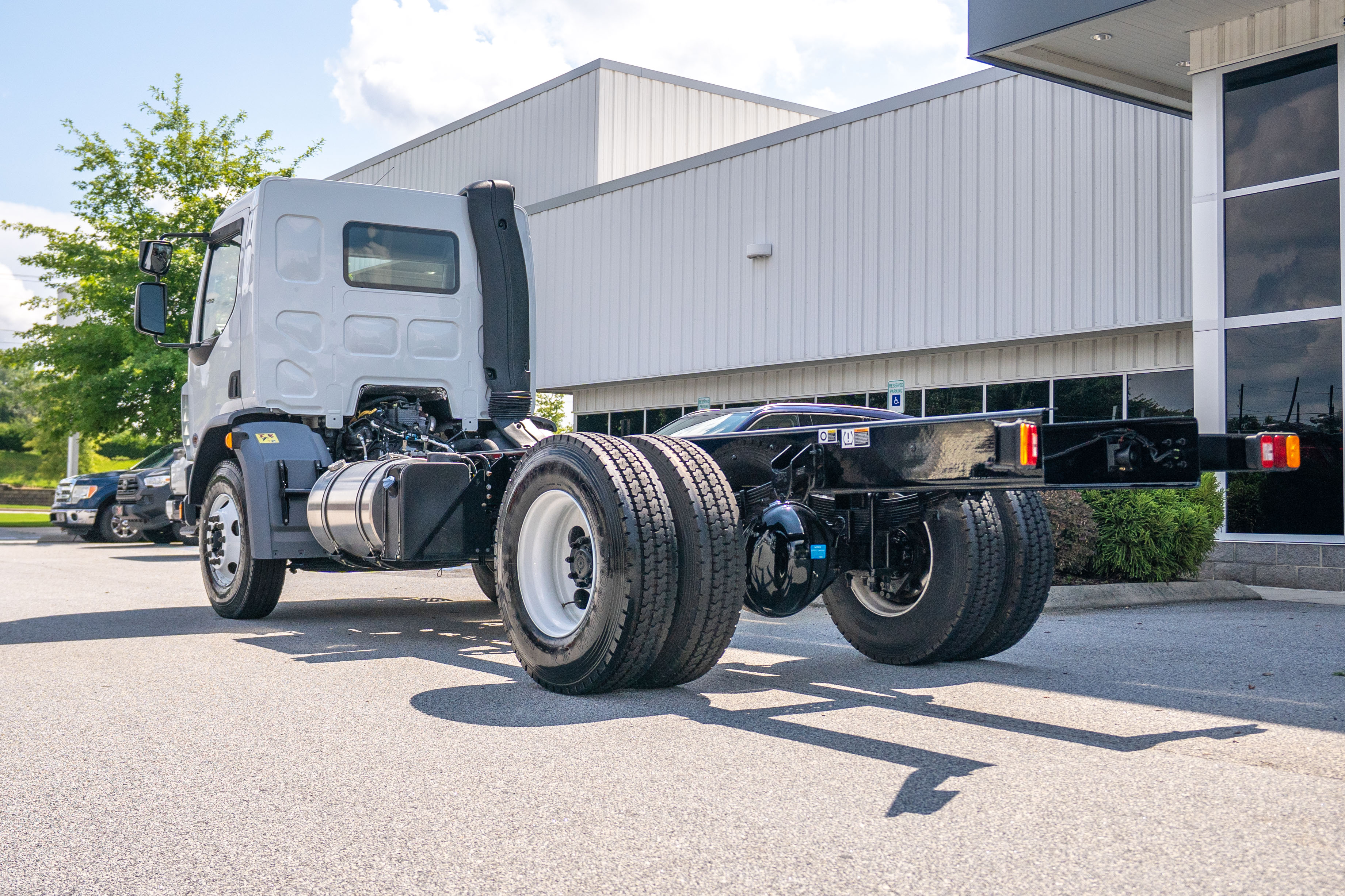 2026 Peterbilt 220EV in Baltimore, MD — photo 4