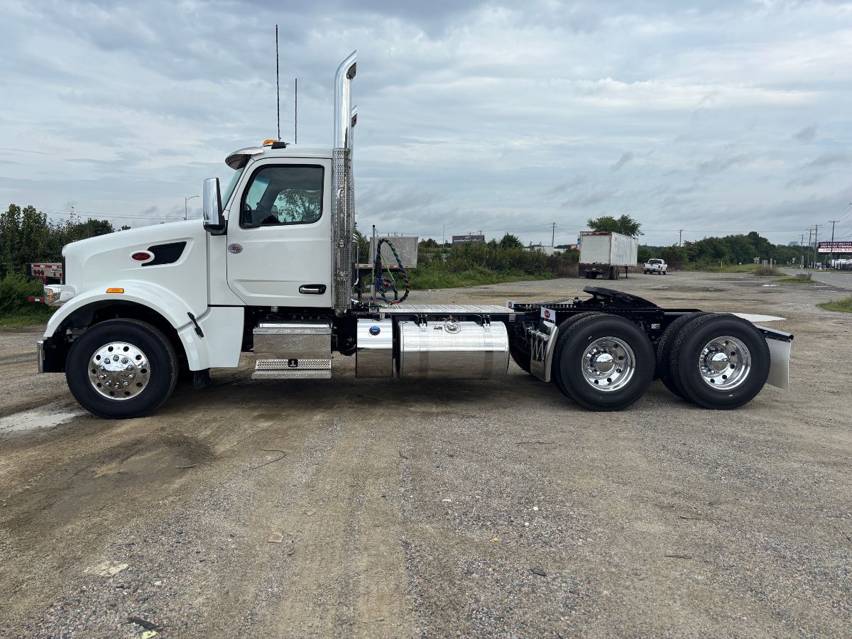 2027 Peterbilt 567