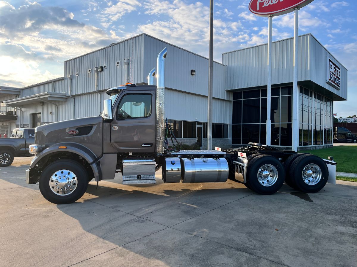 2027 Peterbilt 567