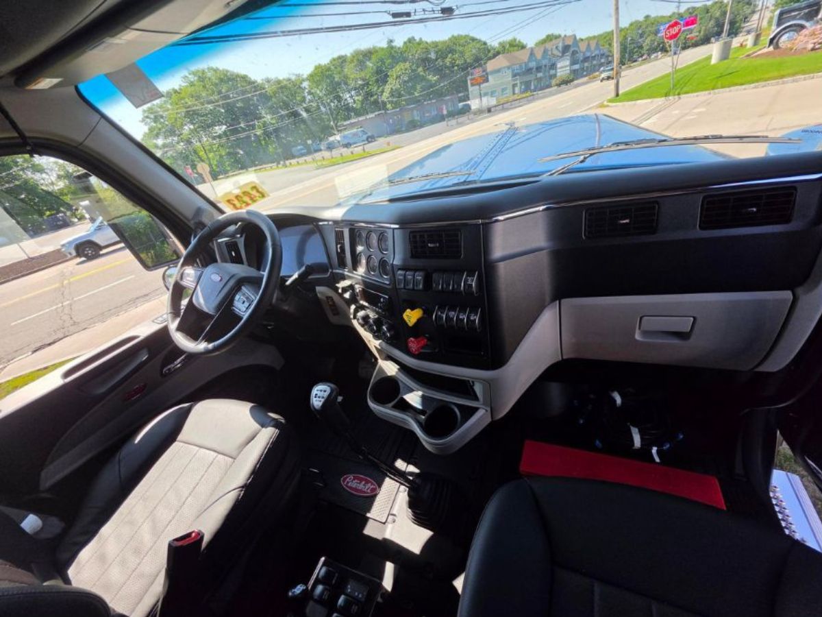2027 Peterbilt 589 in Plainville, MA — photo 4