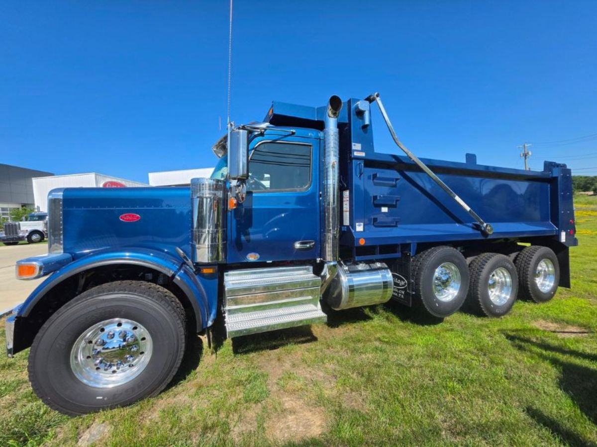 2027 Peterbilt 589 in Plainville, MA — photo 8