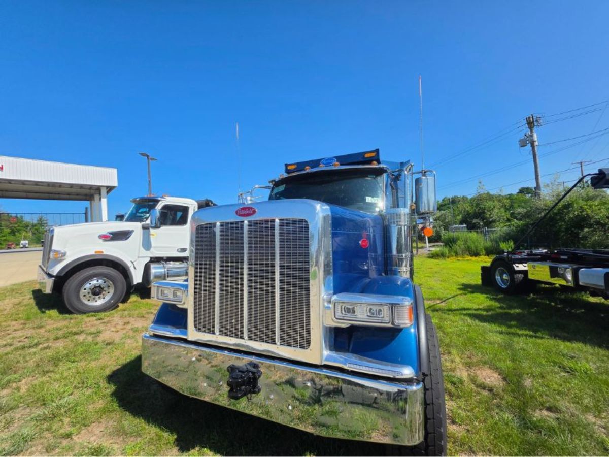 2027 Peterbilt 589