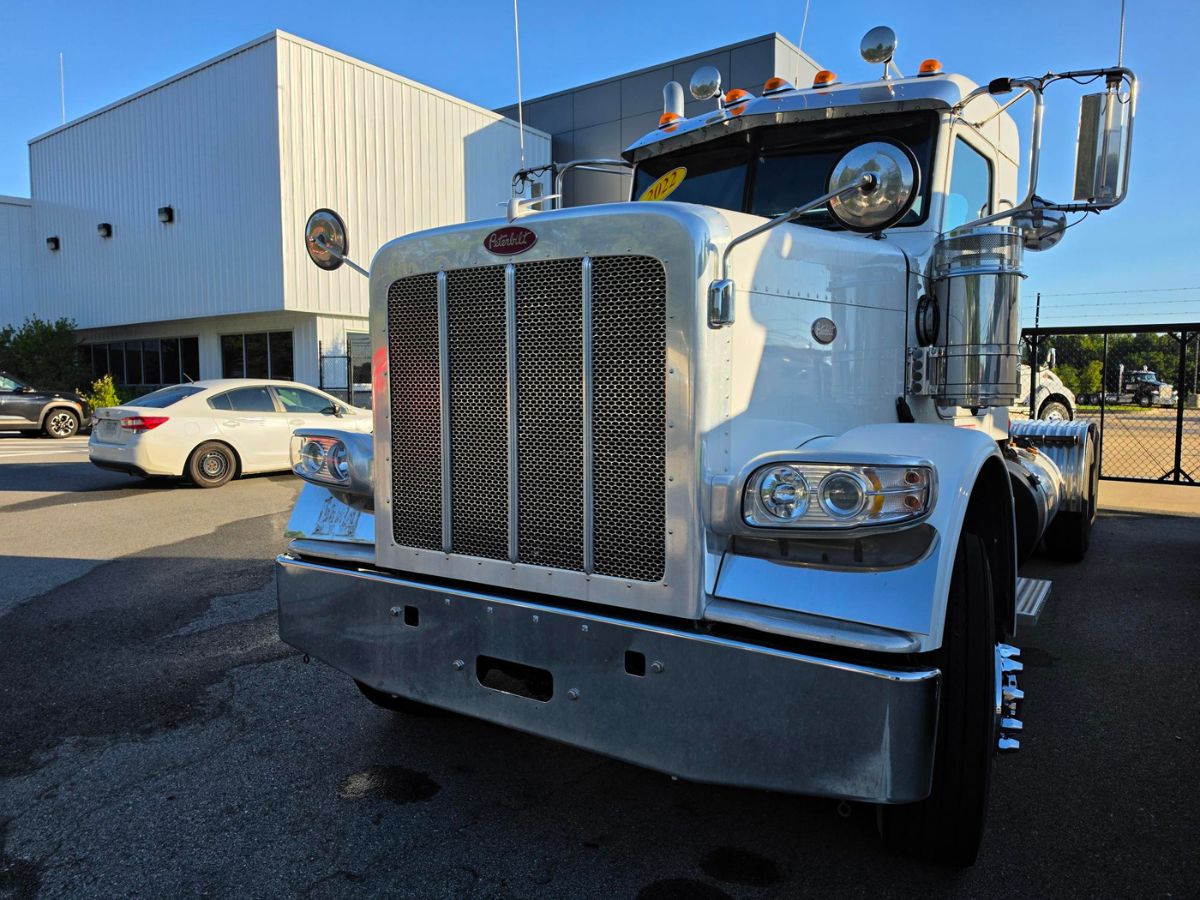 2022 Peterbilt 389 in Plainville, MA — photo 2