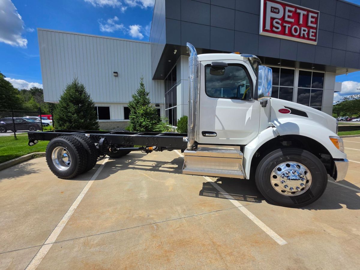 2027 Peterbilt 537 in Plainville, MA — photo 7