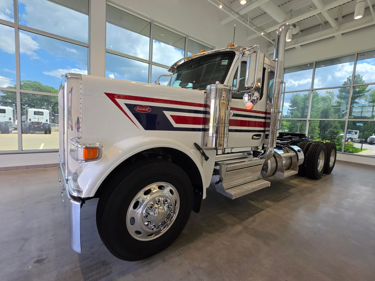 2027 Peterbilt 589 in Plainville, MA — photo 7