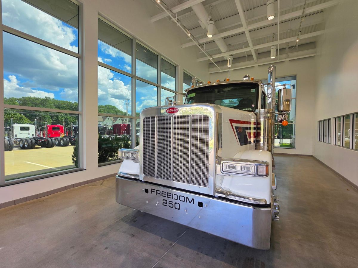 2027 Peterbilt 589