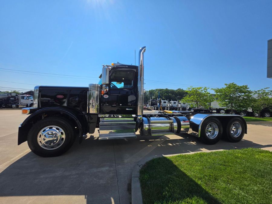 2027 Peterbilt 589 in Plainville, MA — photo 7