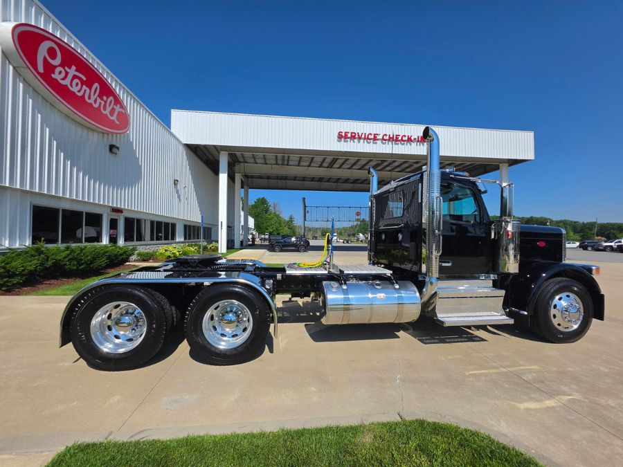2027 Peterbilt 589 in Plainville, MA — photo 8