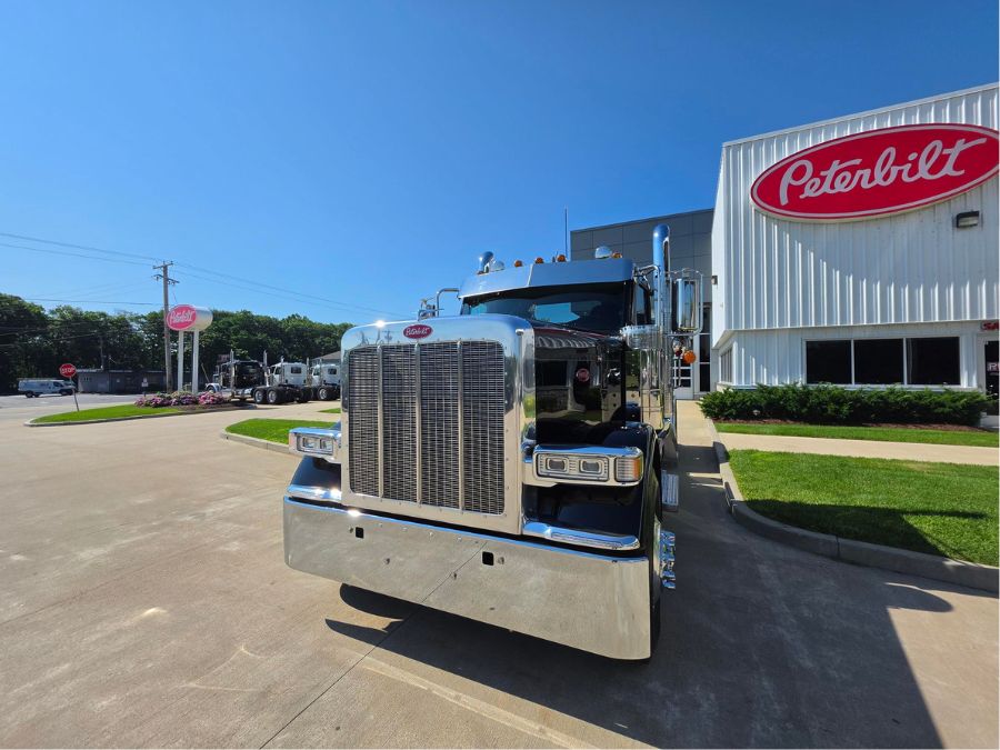 2027 Peterbilt 589