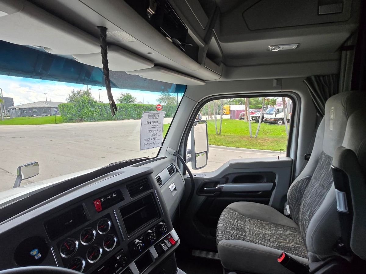2022 Kenworth T680 in Doral, FL — photo 4