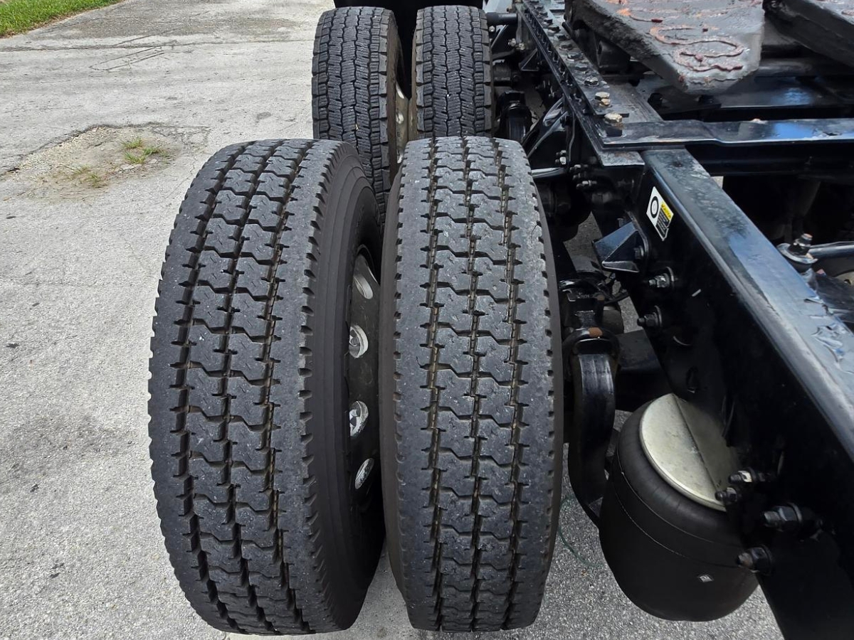 2022 Kenworth T680 in Doral, FL — photo 7