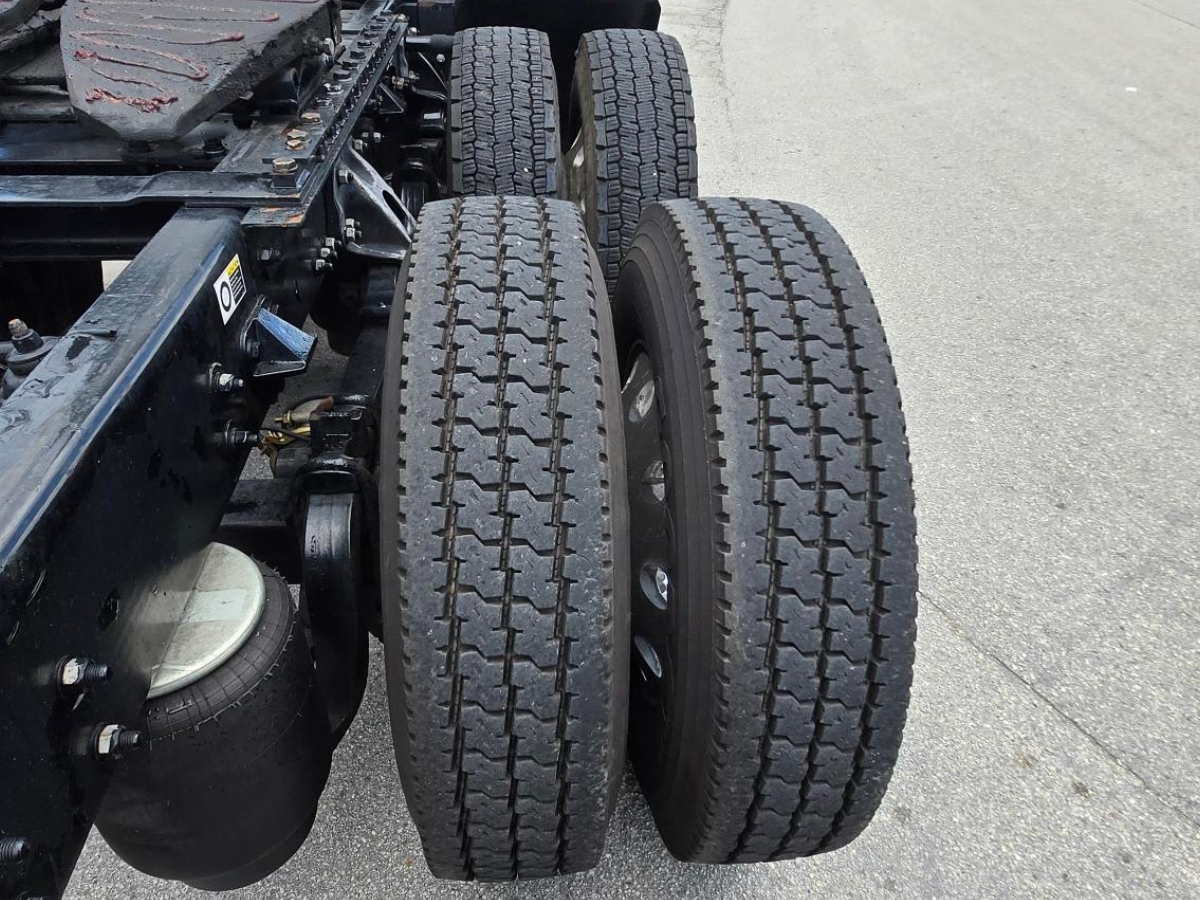 2022 Kenworth T680 in Doral, FL — photo 8
