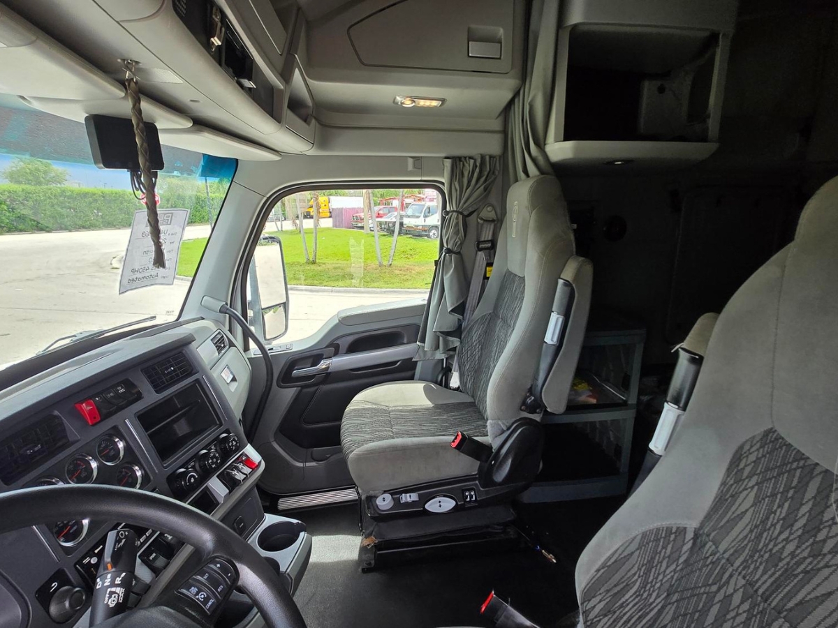2022 Kenworth T680 in Doral, FL — photo 5