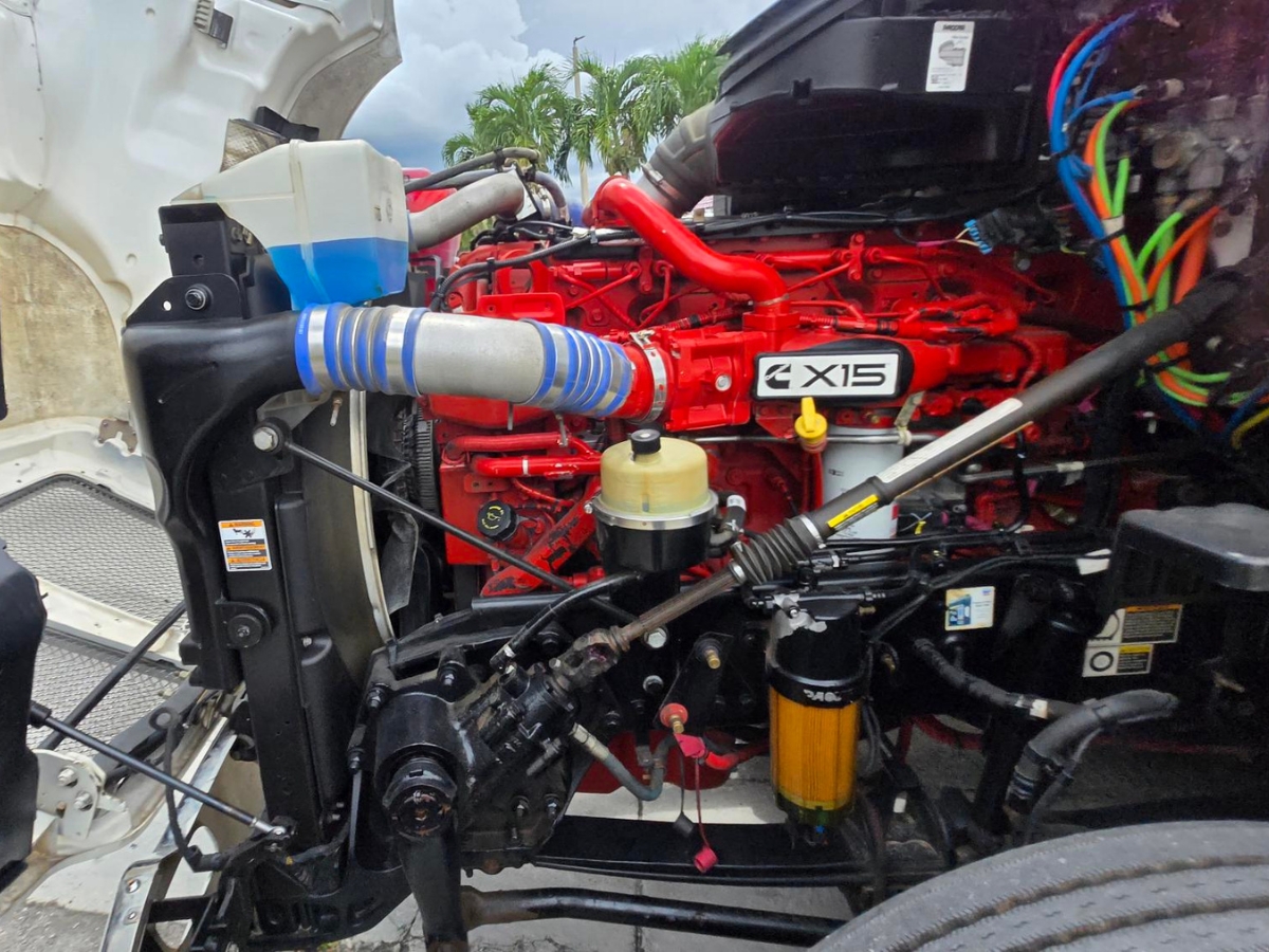 2022 Kenworth T680 in Doral, FL — photo 7
