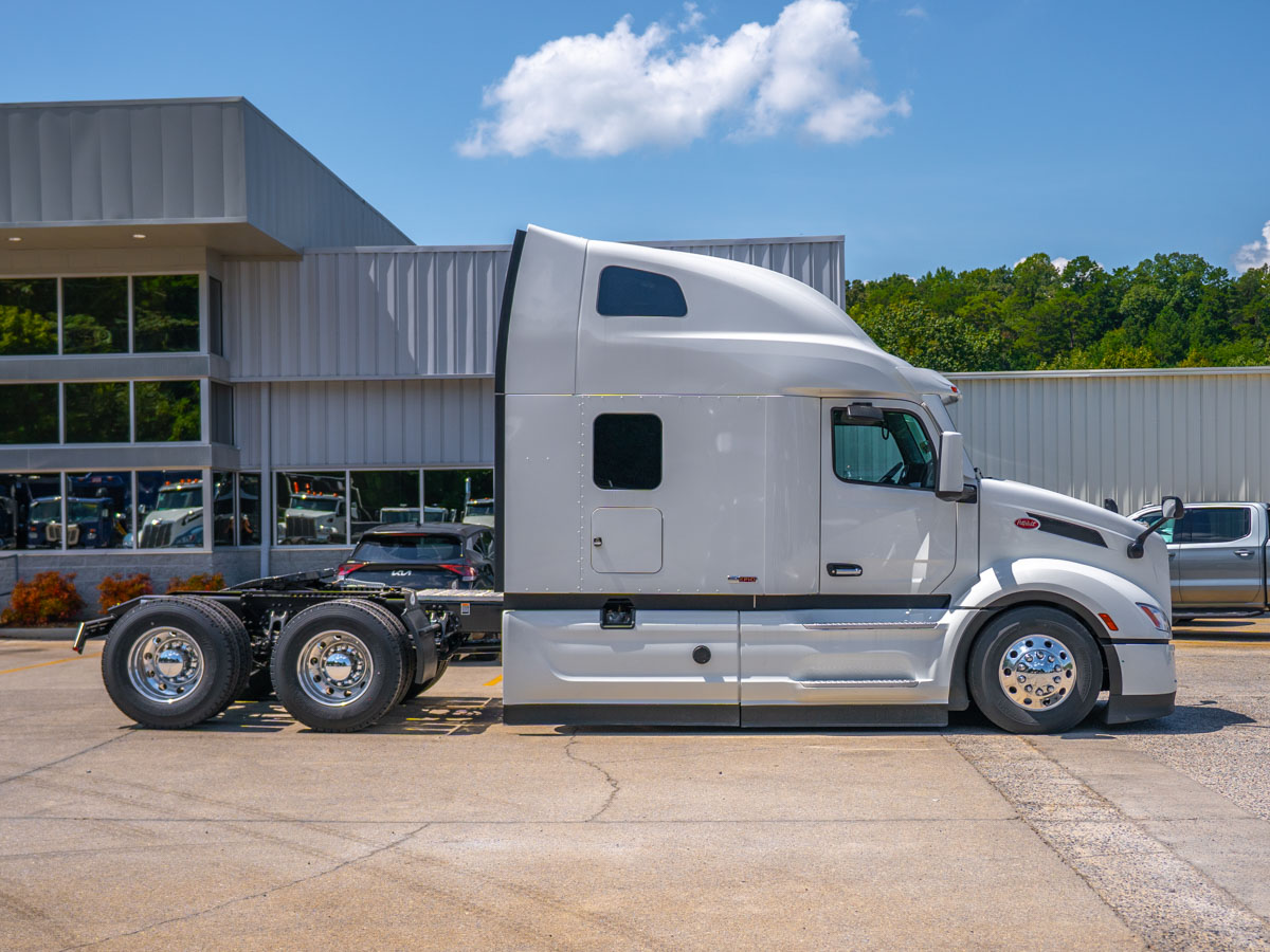 2027 Peterbilt 579 in Ringgold, GA — photo 8