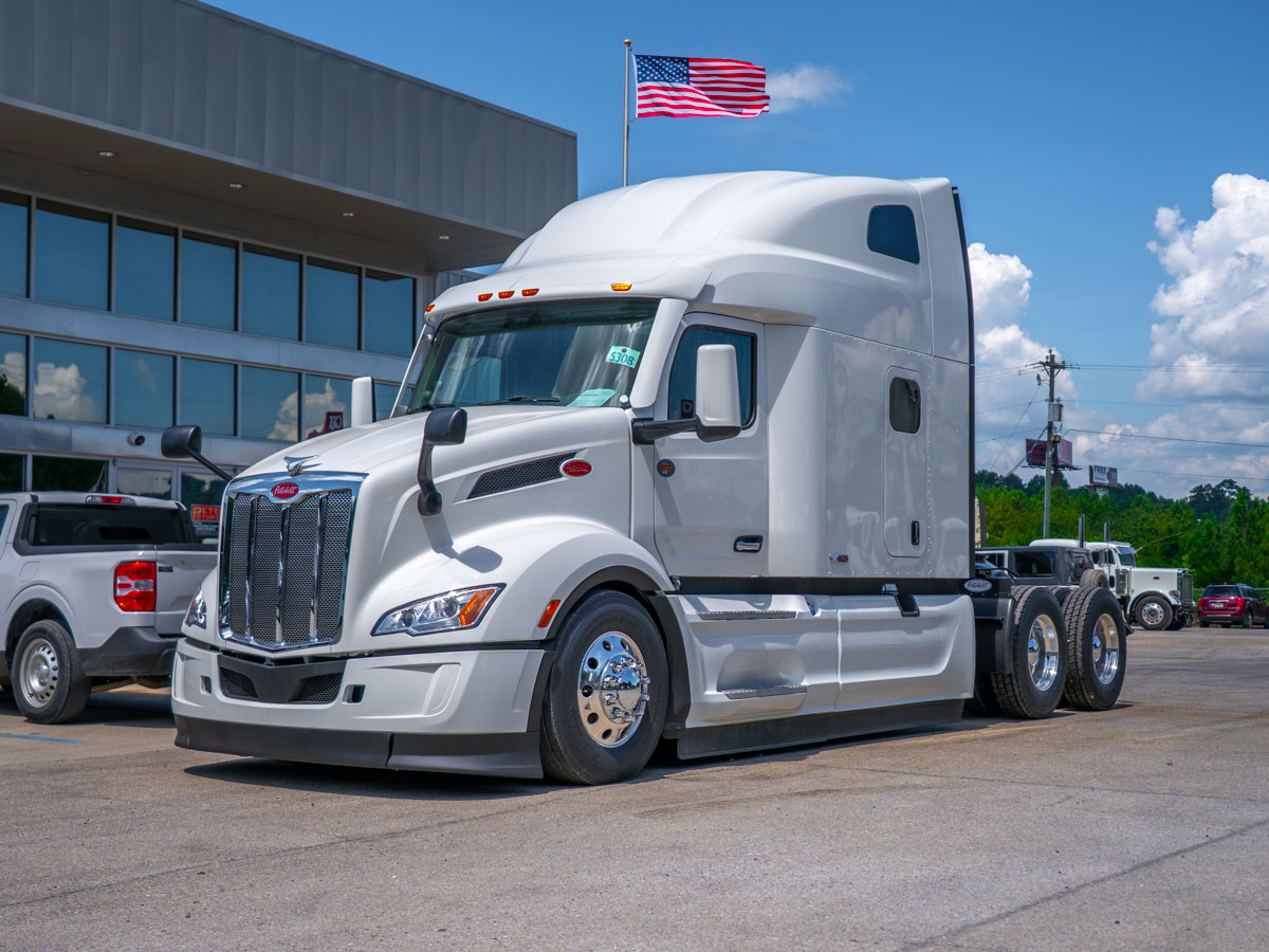 2027 Peterbilt 579