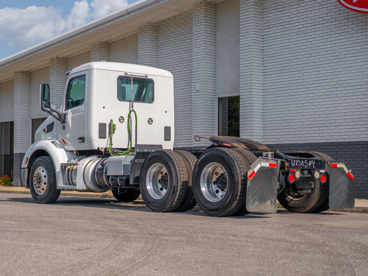 2021 Peterbilt 579 in Knoxville, TN — photo 4