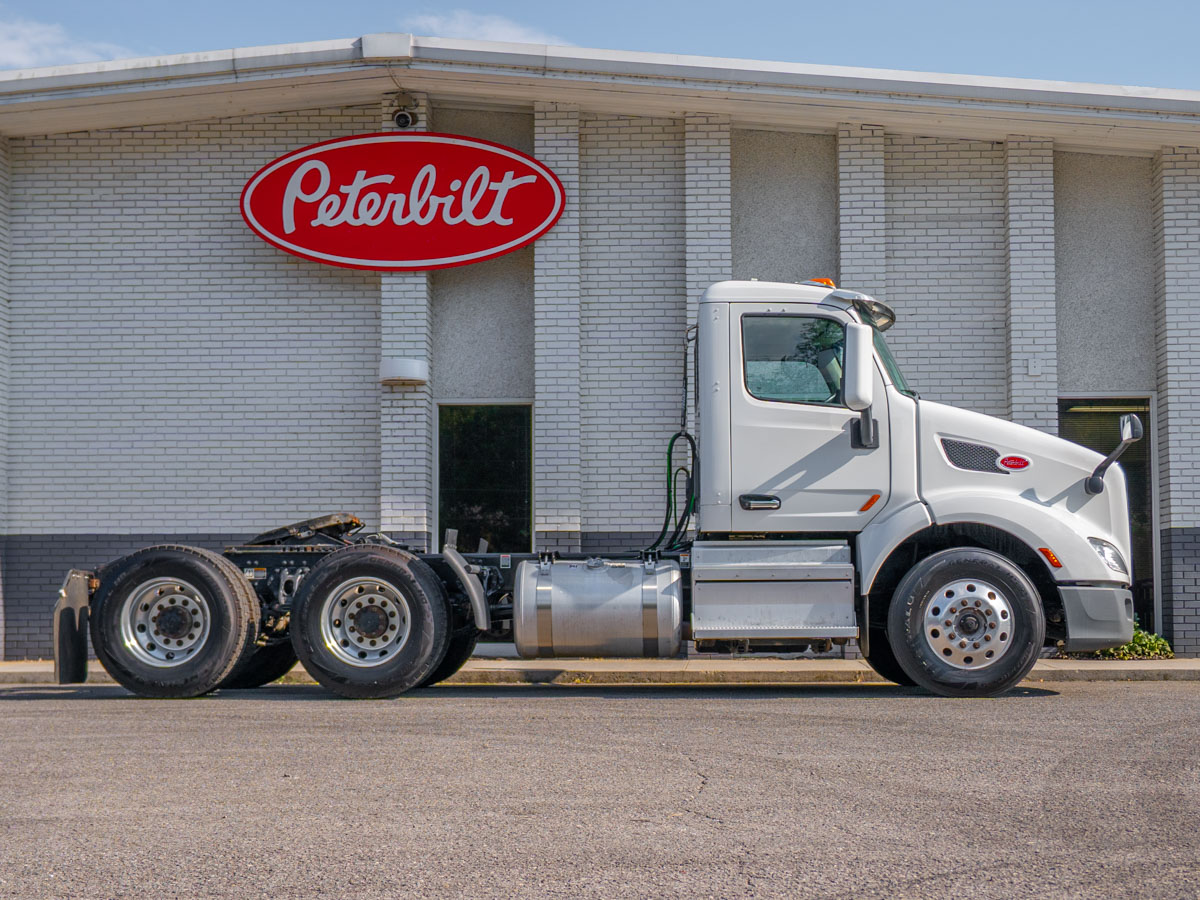 2021 Peterbilt 579 in Knoxville, TN — photo 7