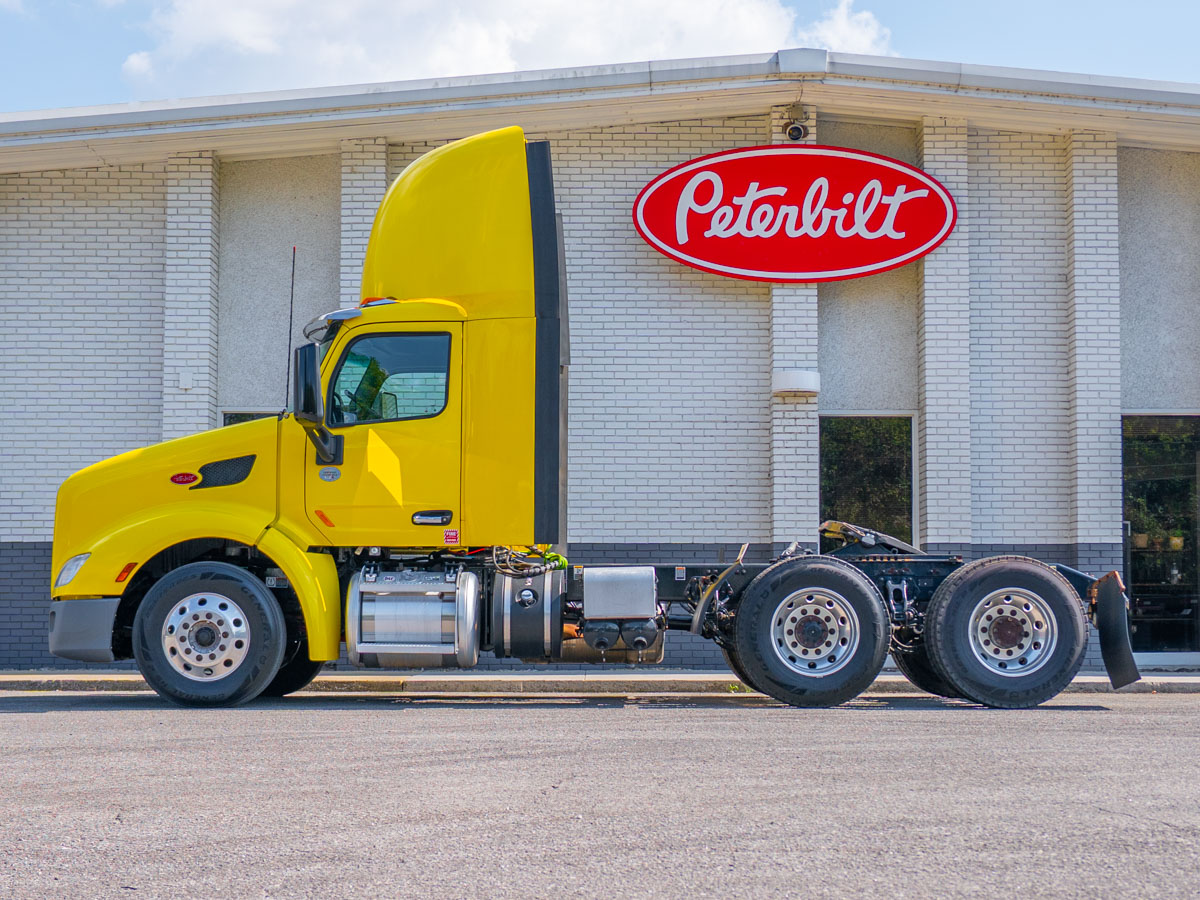 2021 Peterbilt 579 in Knoxville, TN — photo 3