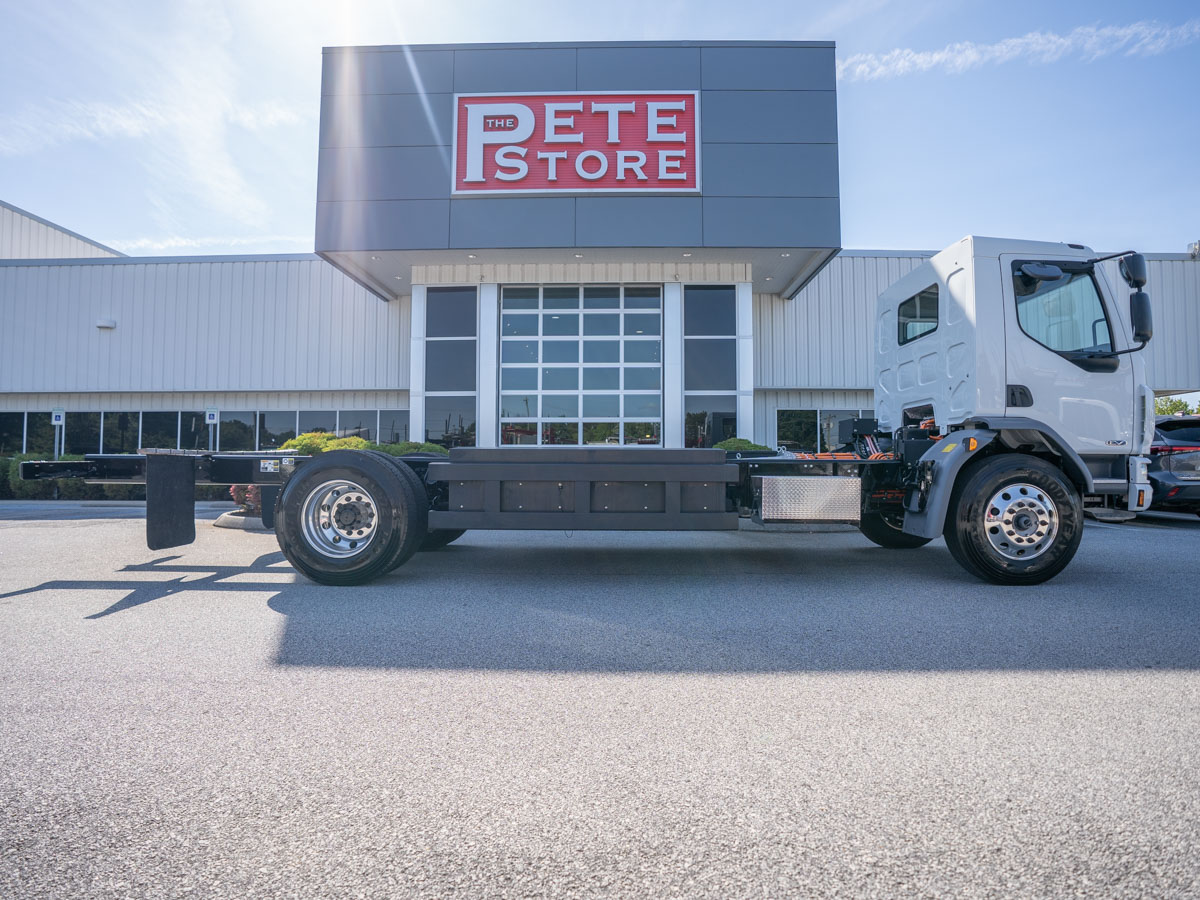2025 Peterbilt 220EV in Duncan, SC — photo 7