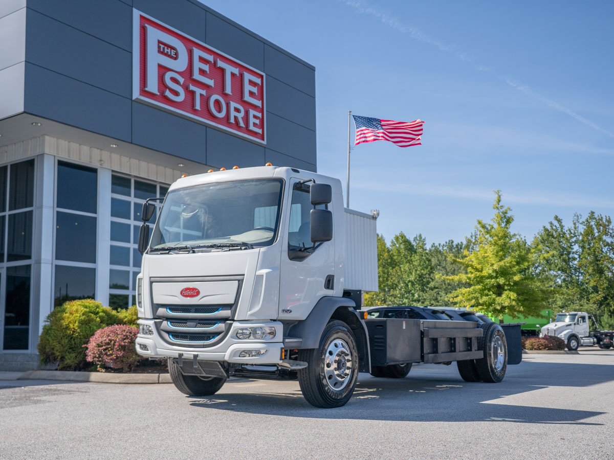2025 Peterbilt 220EV