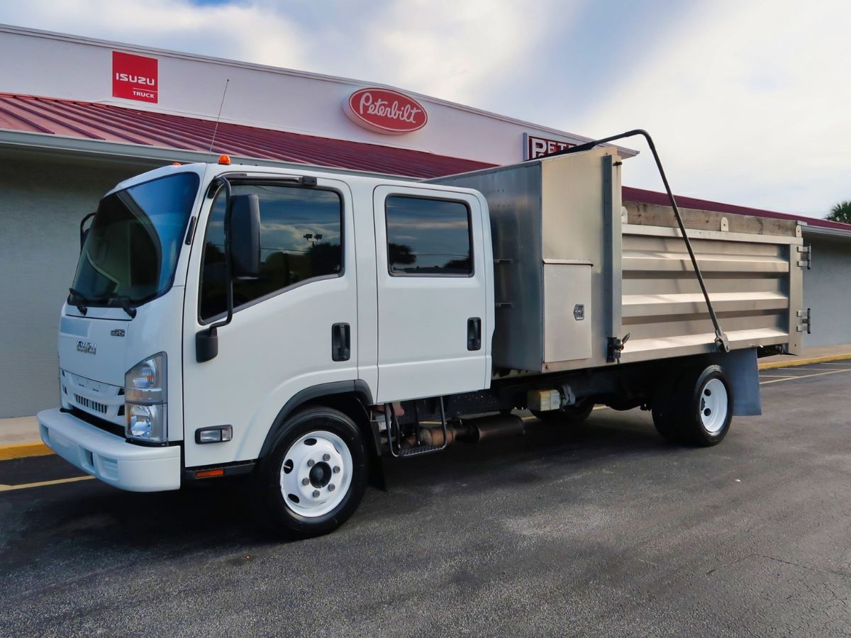 2019 Isuzu NPR in Fort Pierce, FL — photo 2