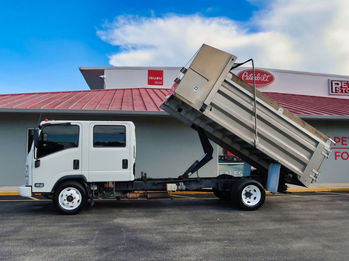 2019 Isuzu NPR in Fort Pierce, FL — photo 3