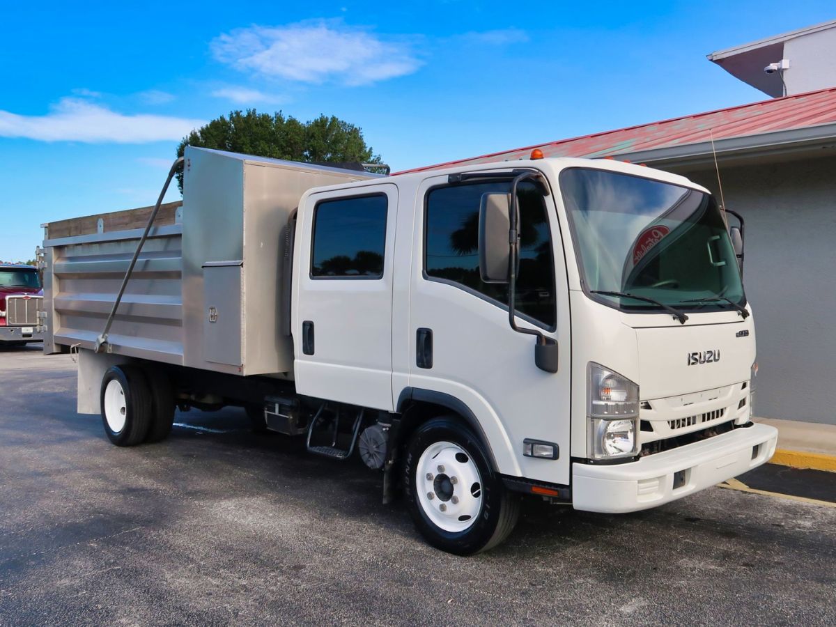 2019 Isuzu NPR in Fort Pierce, FL — photo 5
