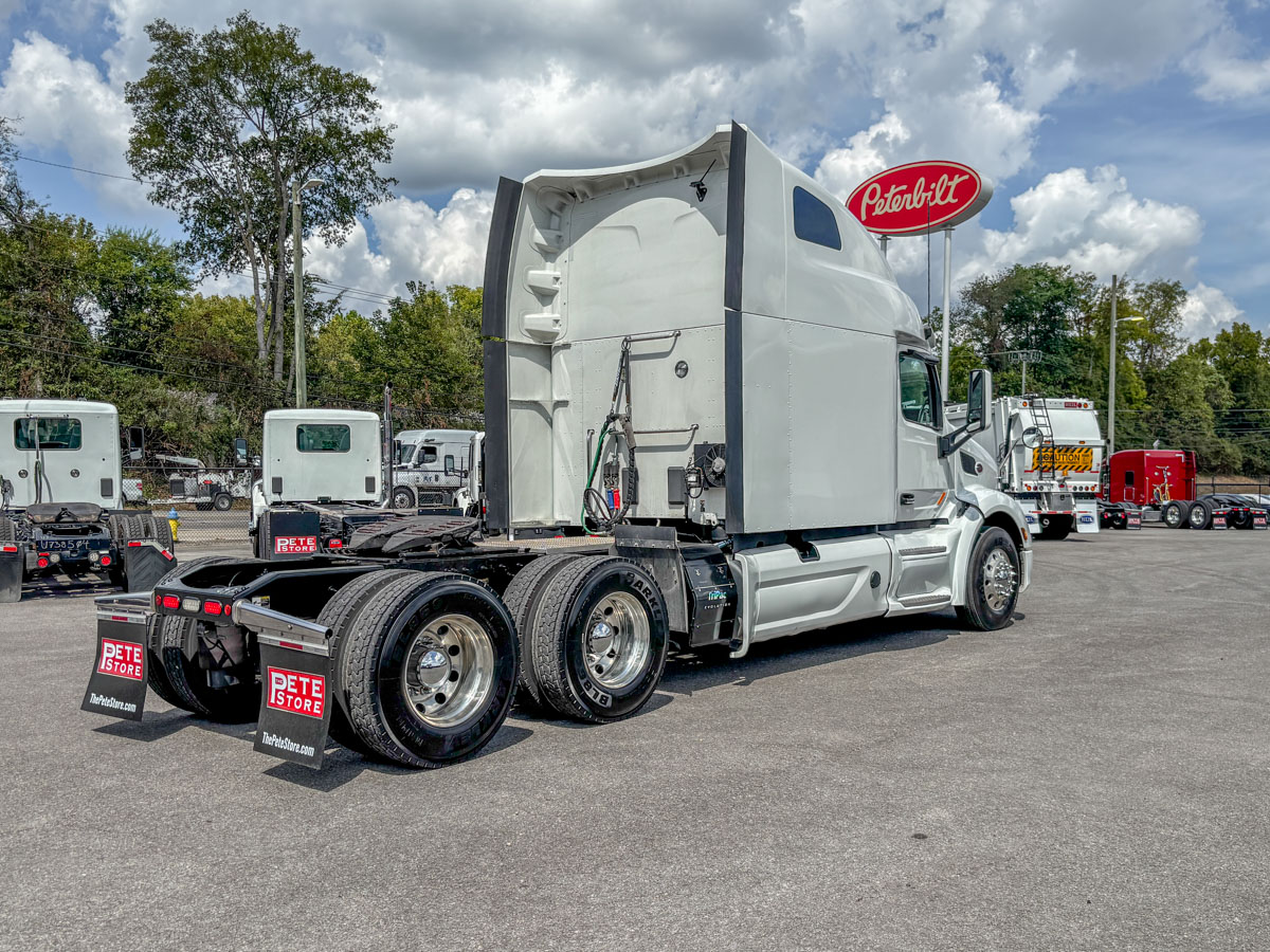 2021 Peterbilt 579 in Fort Lauderdale, FL — photo 7