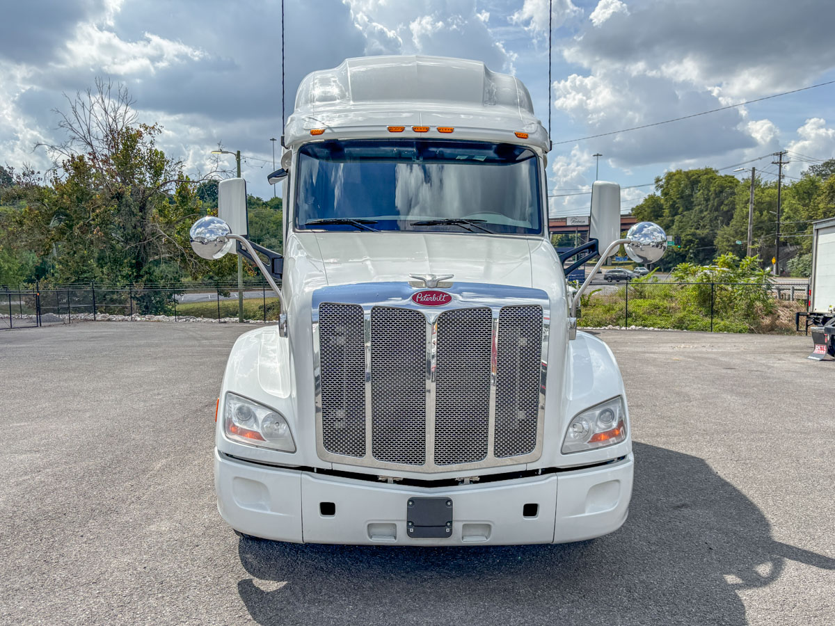 2021 Peterbilt 579 in Fort Lauderdale, FL — photo 8