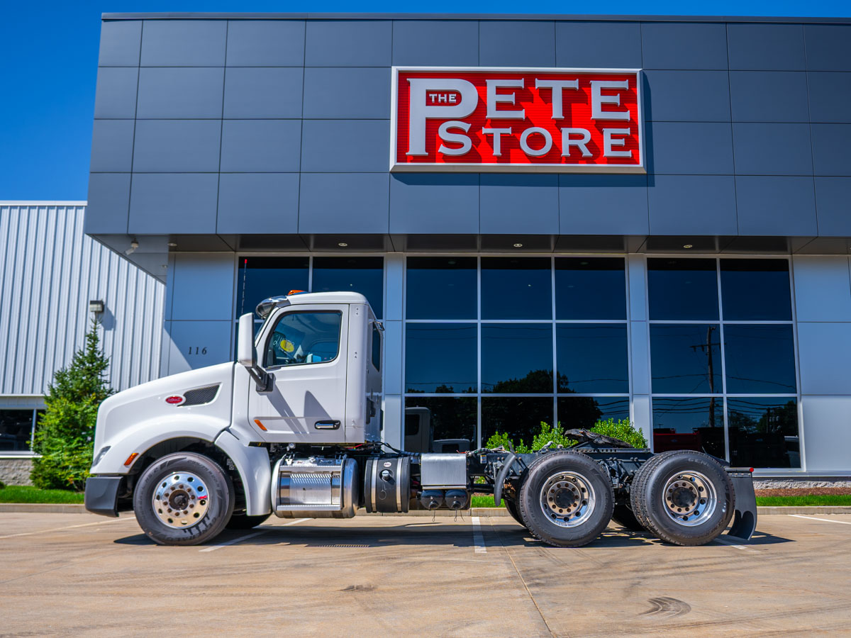 2021 Peterbilt 579 in Plainville, MA — photo 3