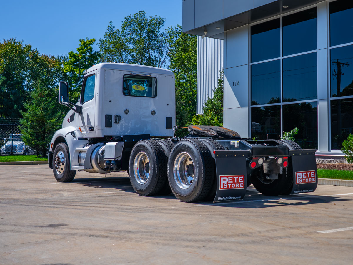 2021 Peterbilt 579 in Plainville, MA — photo 4