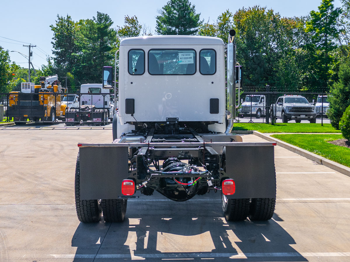 2025 Peterbilt 548 in Plainville, MA — photo 5