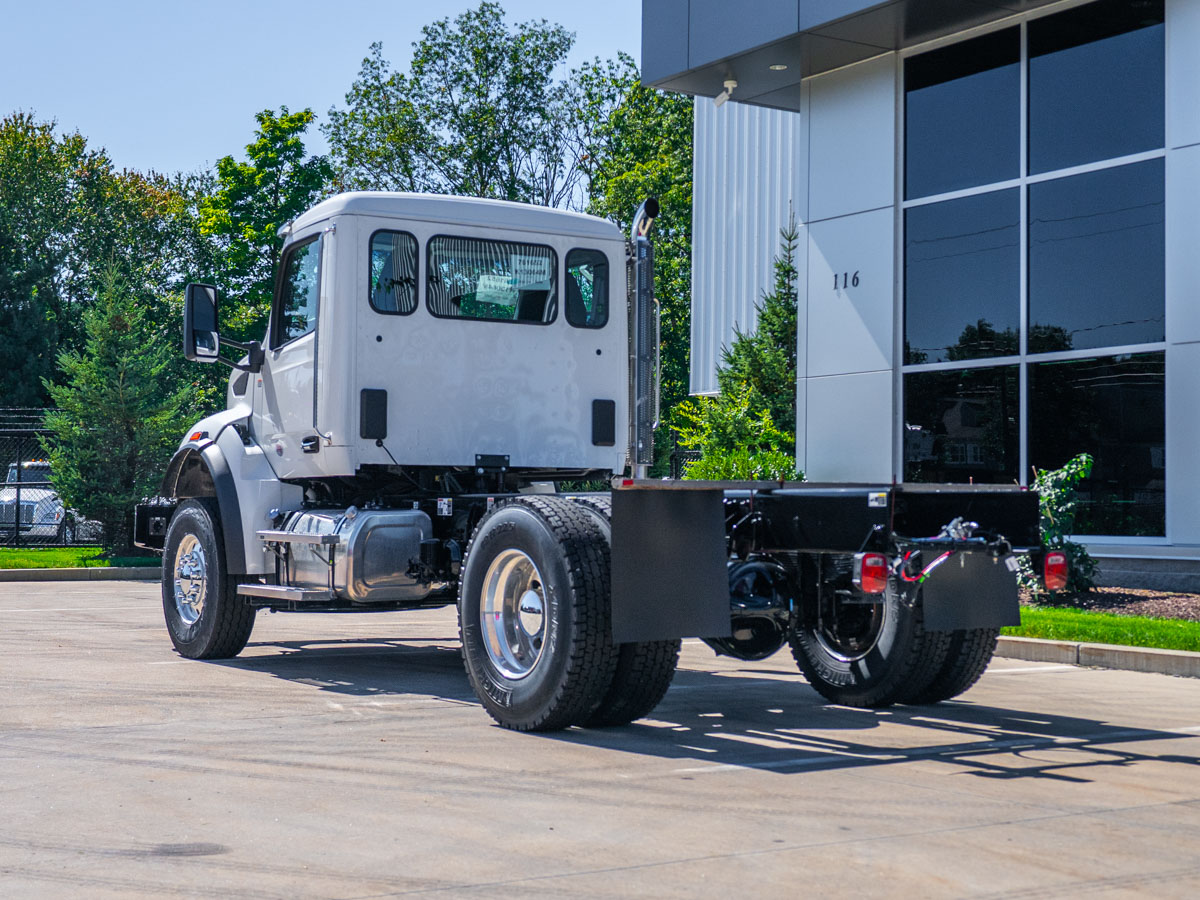2025 Peterbilt 548 in Plainville, MA — photo 4