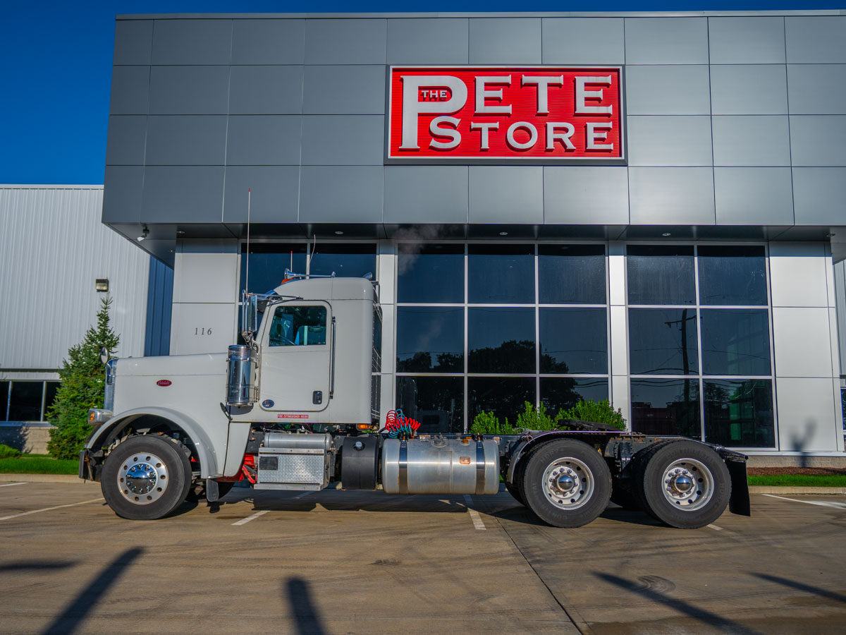2022 Peterbilt 389 in Plainville, MA — photo 3