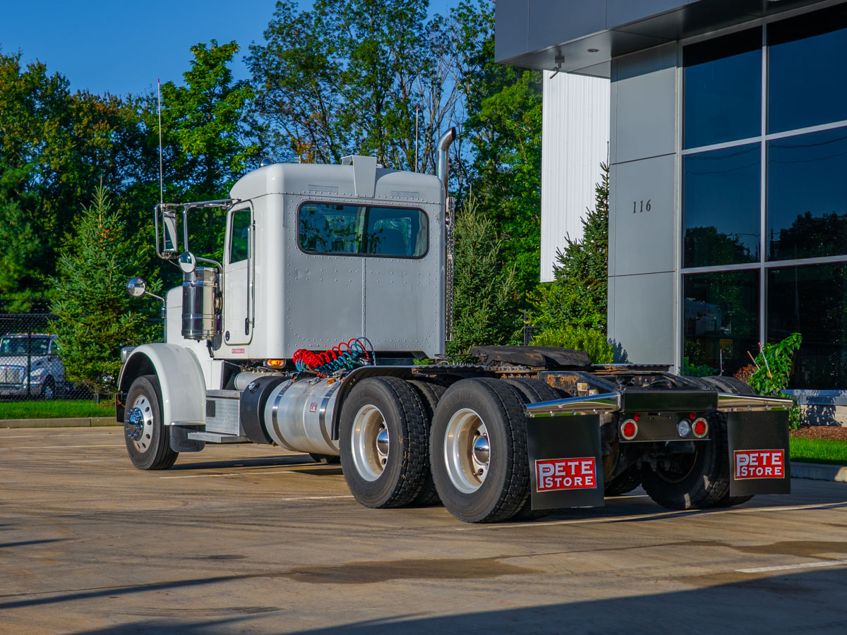 2022 Peterbilt 389 in Plainville, MA — photo 4