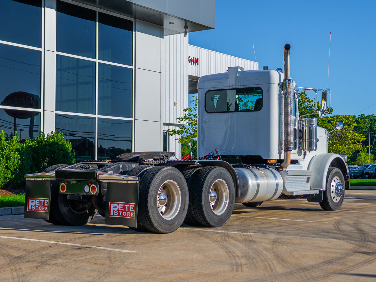 2022 Peterbilt 389 in Plainville, MA — photo 6