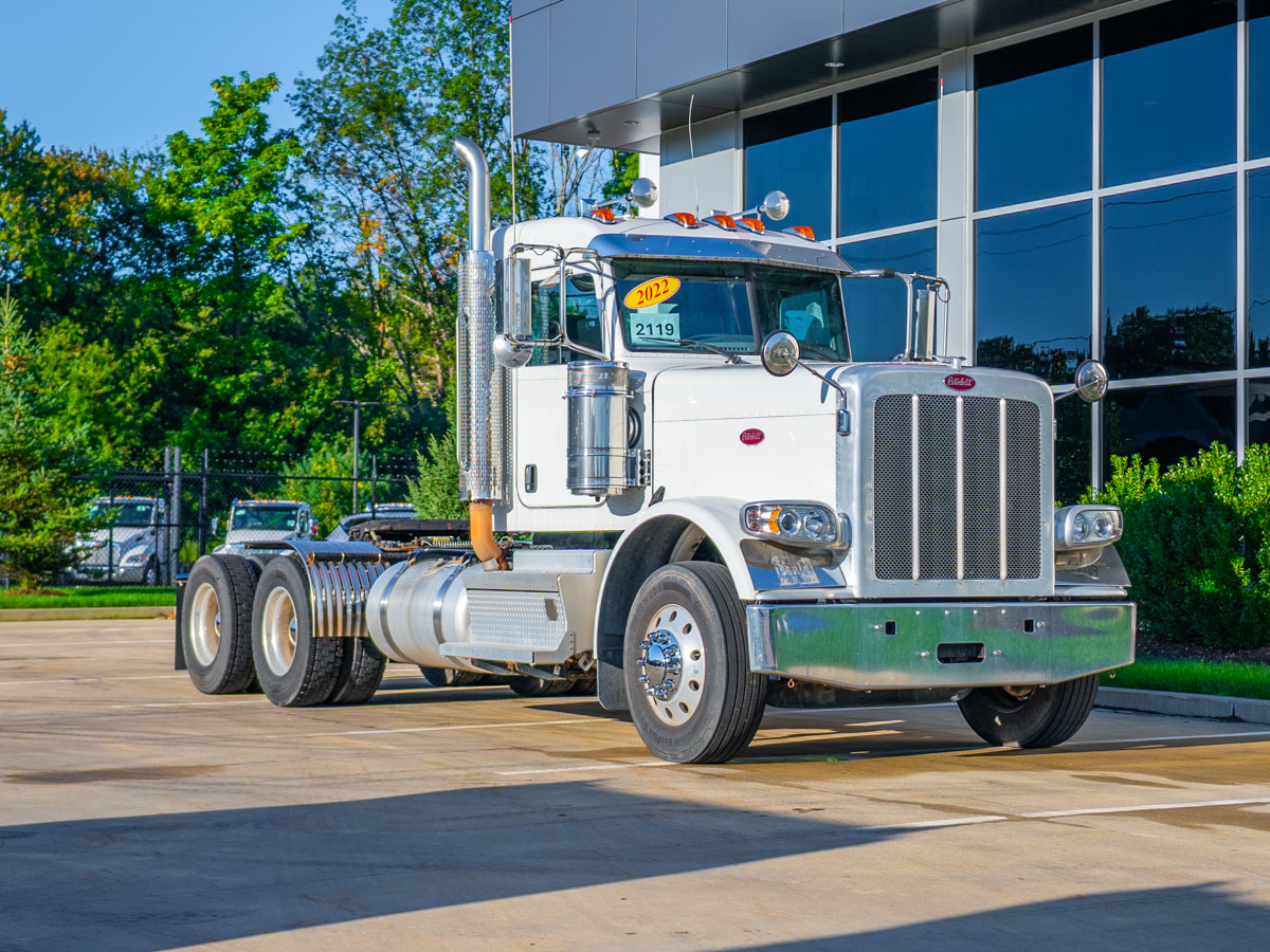 2022 Peterbilt 389 in Plainville, MA — photo 8