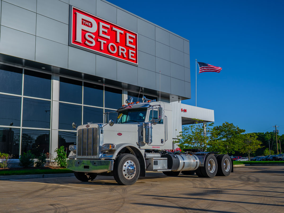 2022 Peterbilt 389