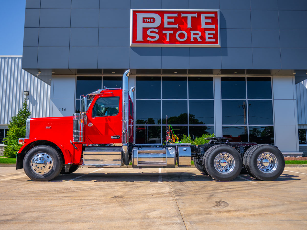 2027 Peterbilt 589 in Plainville, MA — photo 3