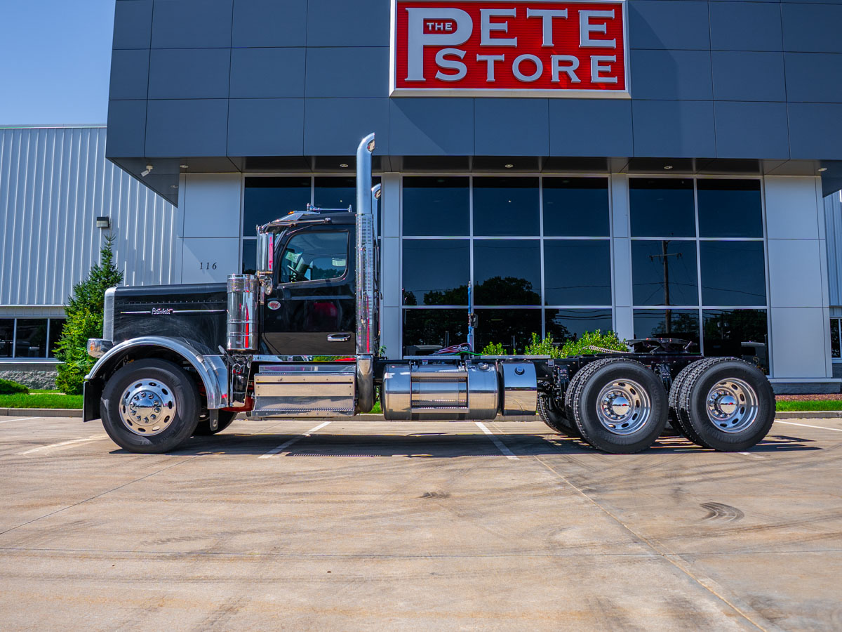 2027 Peterbilt 589 in Plainville, MA — photo 3