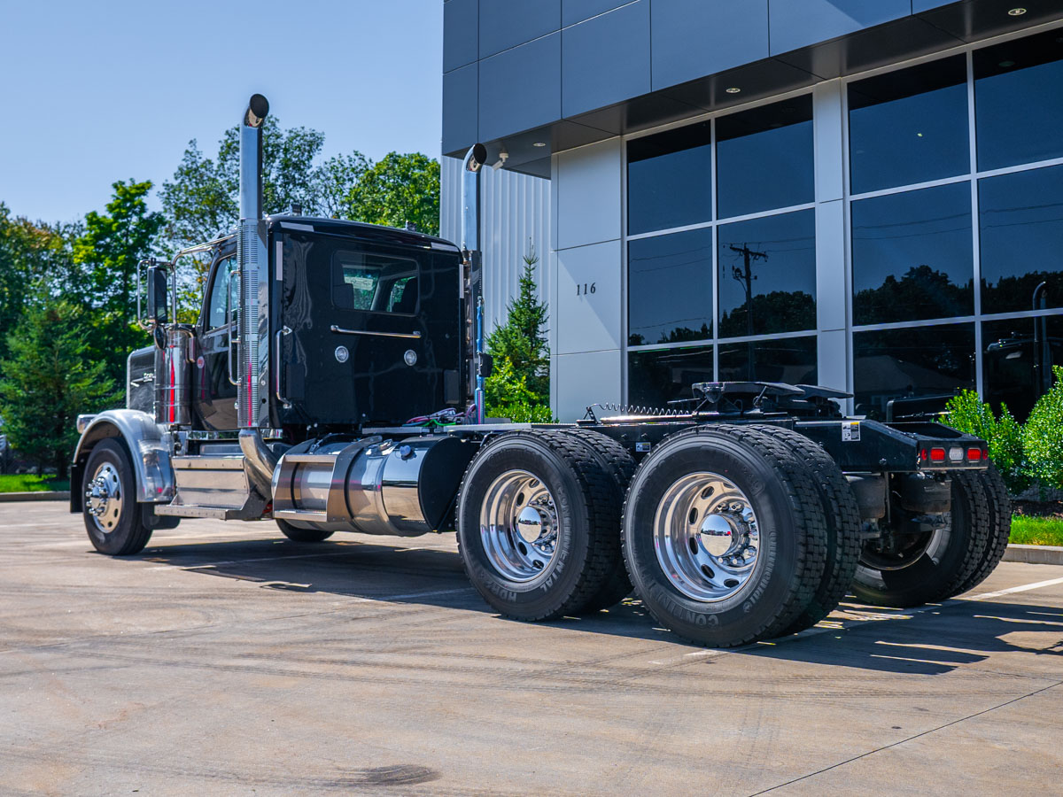 2027 Peterbilt 589 in Plainville, MA — photo 4